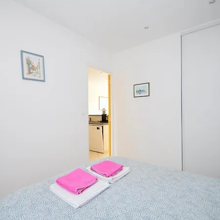 Appt 2 Pieces Confort 3 Pers Au Pied De La Sans Voiture Dinard